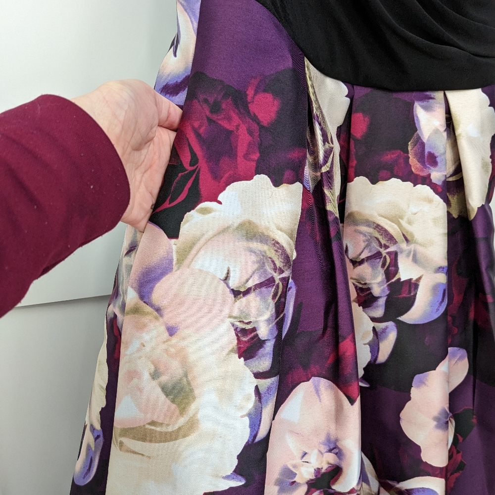 Floral and black dress with pockets - Picture 4 of 5